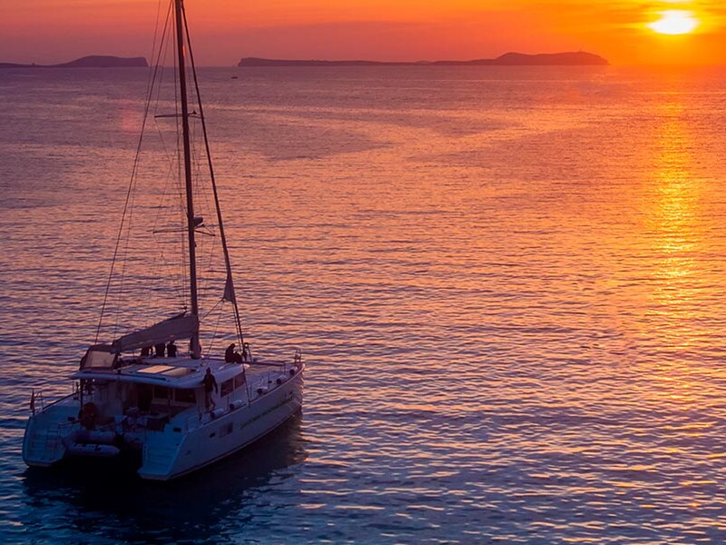 Croisière en Catamaran à Santorin - Coucher de Soleil
