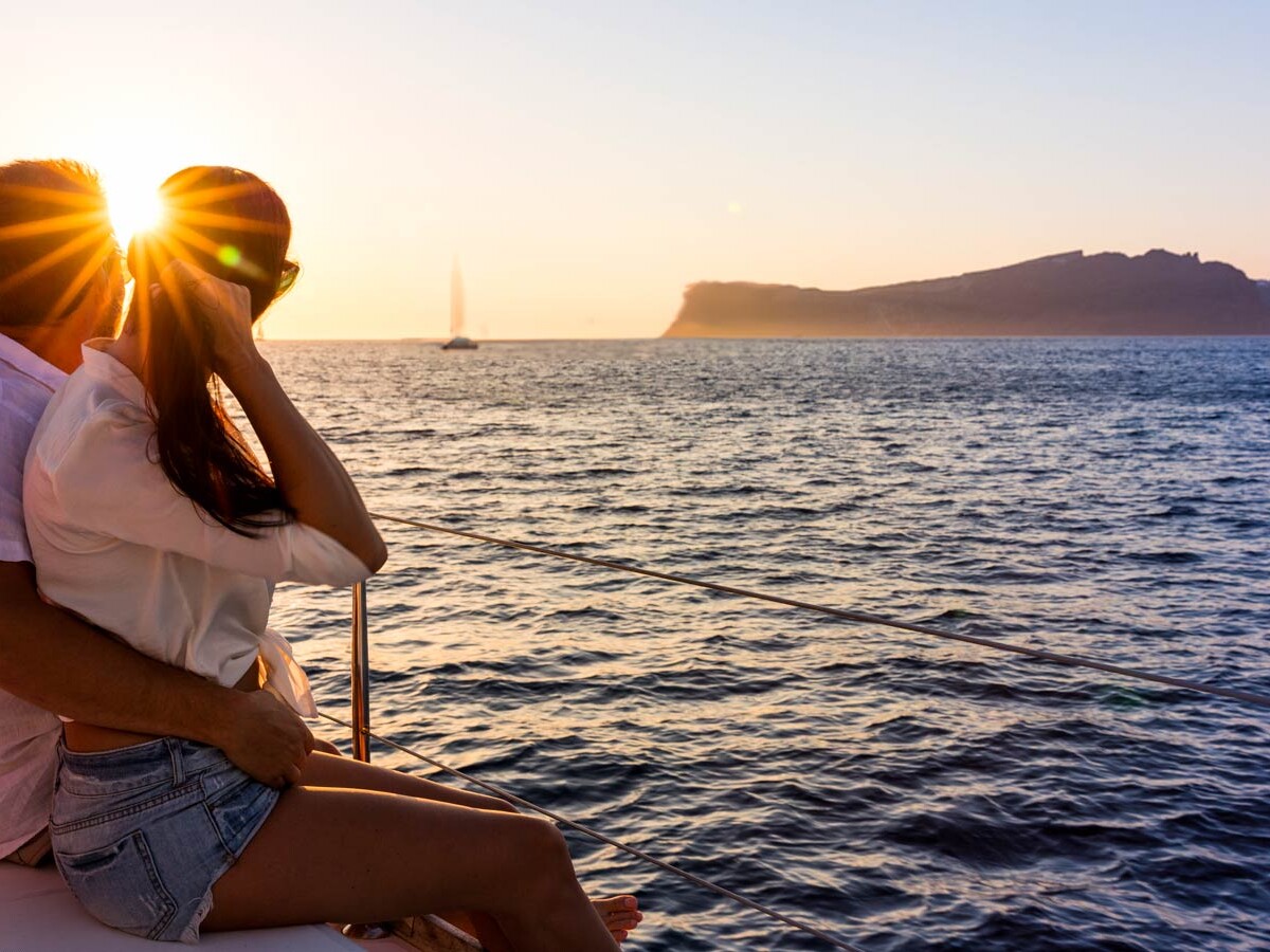 Croisière en Catamaran à Santorin - Coucher de Soleil