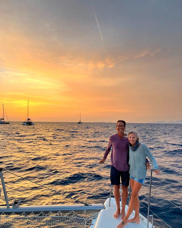 Couple enjoying a Santorini Sunset Cruise